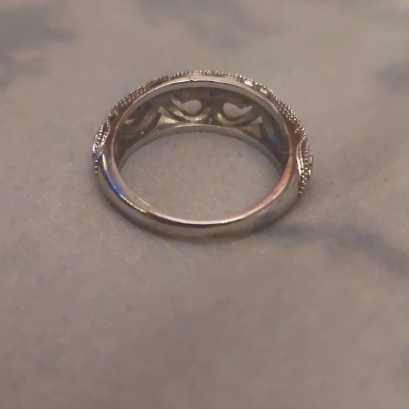 Sterling silver ring - Picture 2 of 3